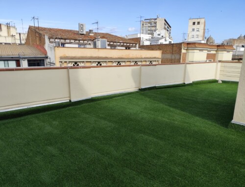 Col·locació de 82 m2 de gespa artificial a Reus