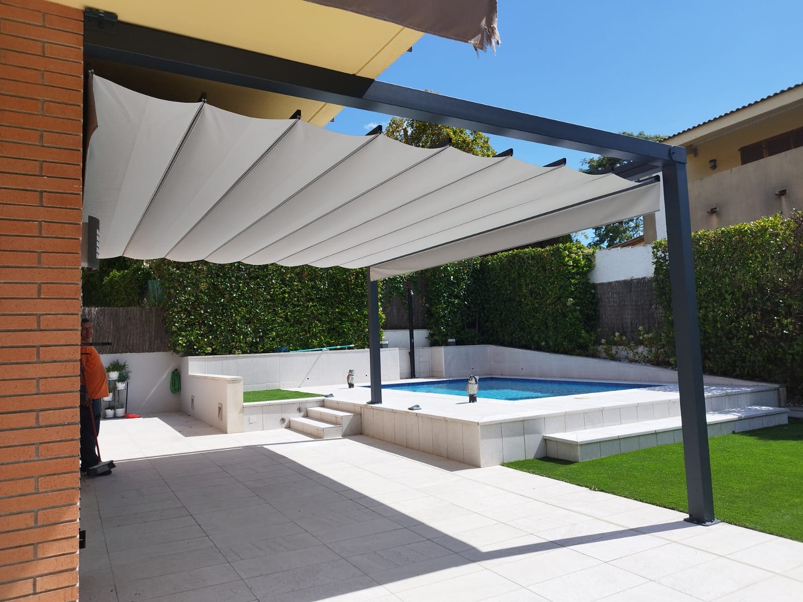 Pérgola Aluminio con toldo corredero